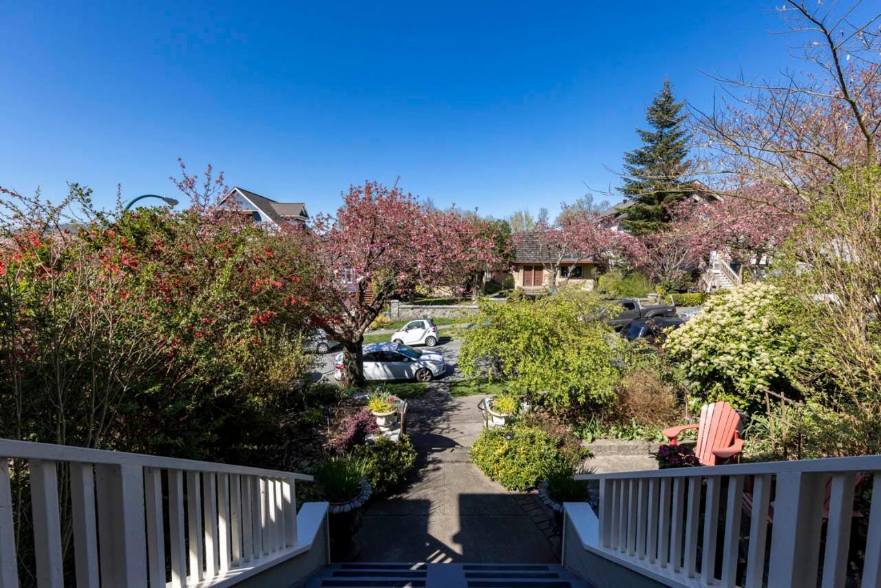 The Ivy On Parker Guest House Vancouver Bagian luar foto